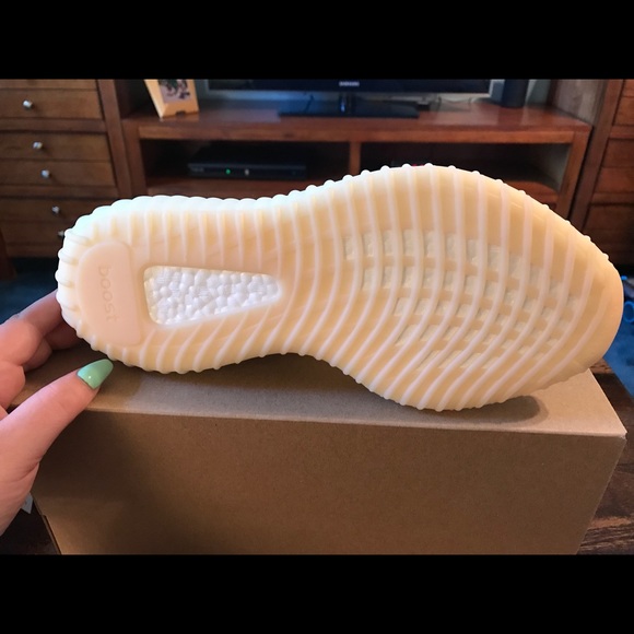Yeezy Boost 350 V2 Butter Colorway - Picture 3 of 5